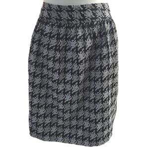 Crown & Ivy black and white mod houndstooth skirt. Size 8